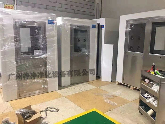 風淋室作為一種重要的凈化設備，廣泛應用于無塵室、電子、制藥等行業。