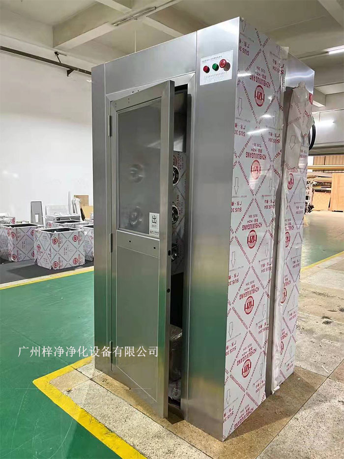 風淋室是潔凈廠房和裝配式潔凈室作為提供高潔凈度工作環(huán)境的場所